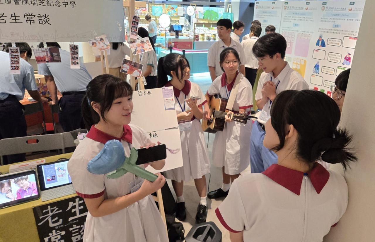 以BUSKING及雜耍等創意方式擺攤位