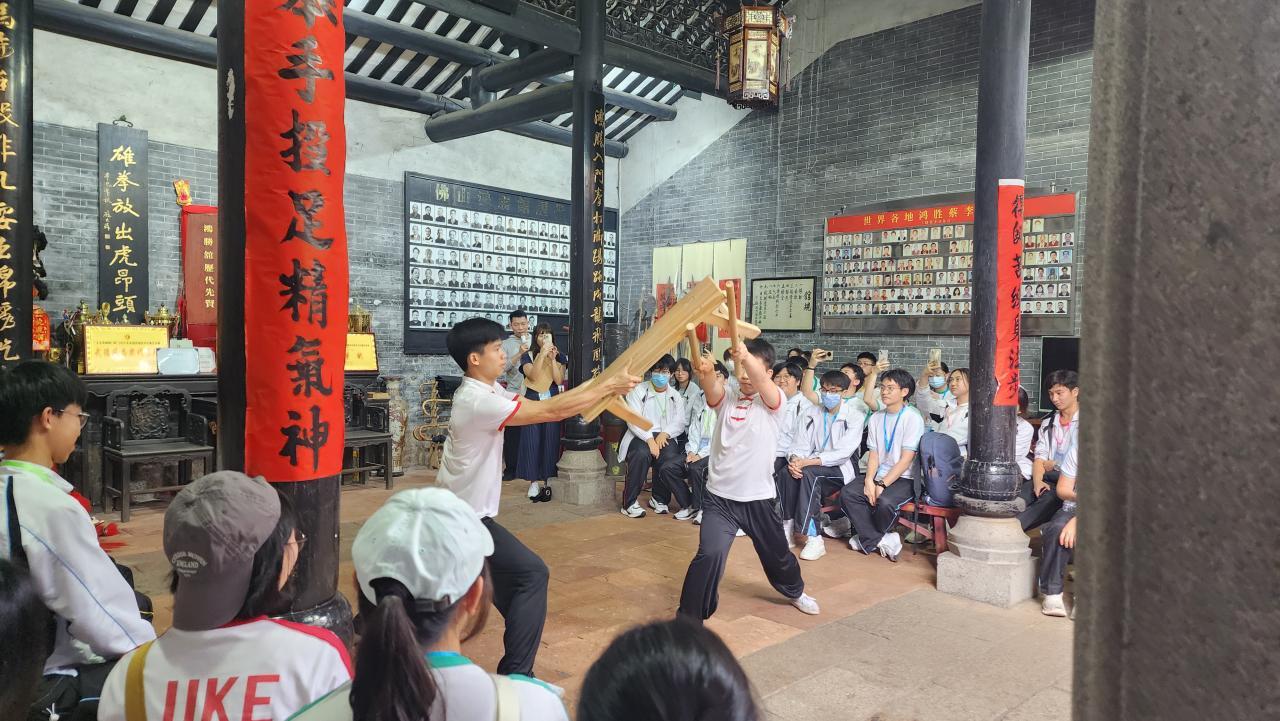 青年師傅表演蔡李佛武藝