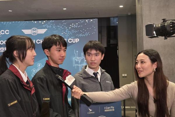 同學接受傳媒訪問