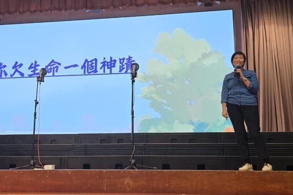 梁敏玲老師在詩歌敬拜讚美會分享信仰