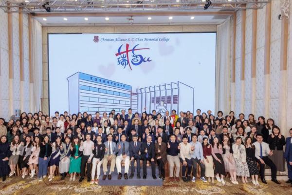 歷屆同事過百人大合照