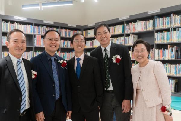 曾經是瑞芝學生，參觀簇新的圖書館，倍覺感恩。